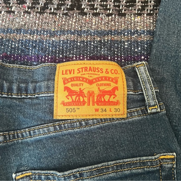 Pre owned Levi’s 505 jeans..34x30…great condition. Medium wash. - Picture 3 of 4